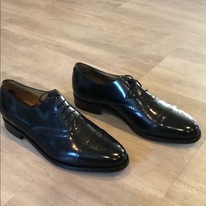 BARKER ENGLISH BLACK LEATHER WING TIP OXFORDS